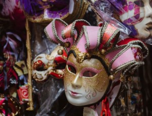 Carnival in Italy: where to celebrate it and what to eat
