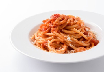 Bucatini all'amatriciana di Eataly: a dish to be enjoyed