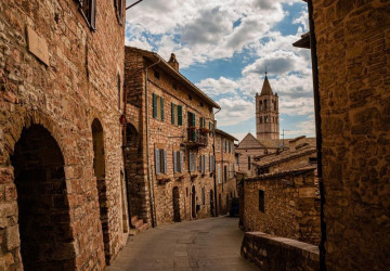 What to See in Assisi in 2025: Basilicas and Historical Routes